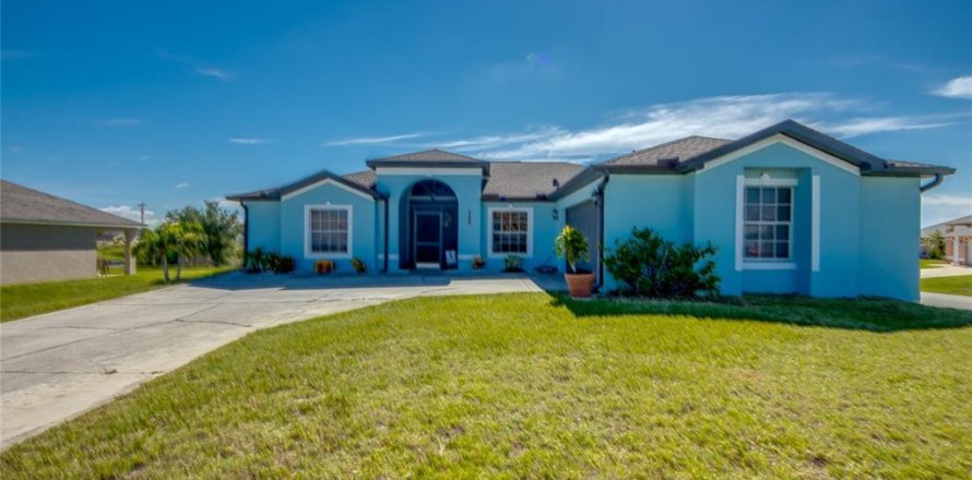 Villa ou maison à Cape Coral, Floride 4 chambres, 159.23 m2 № 2149235