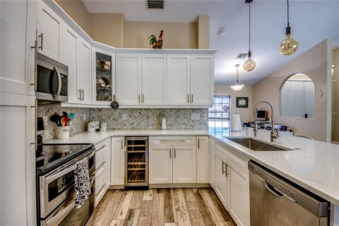Villa ou maison à vendre à Cape Coral, Floride: 4 chambres, 159.23 m2 № 2149235 - photo 16