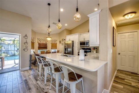 Villa ou maison à vendre à Cape Coral, Floride: 4 chambres, 159.23 m2 № 2149235 - photo 12