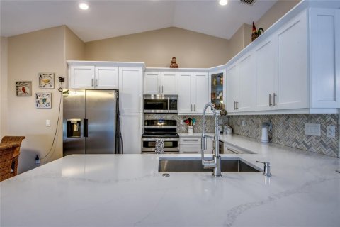 Villa ou maison à vendre à Cape Coral, Floride: 4 chambres, 159.23 m2 № 2149235 - photo 14