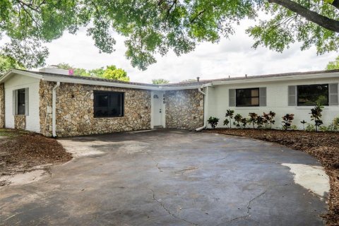 House in Orlando, Florida 3 bedrooms, 162.49 sq.m. № 1813327 - photo 1