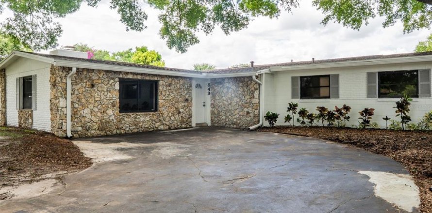 House in Orlando, Florida 3 bedrooms, 162.49 sq.m. № 1813327