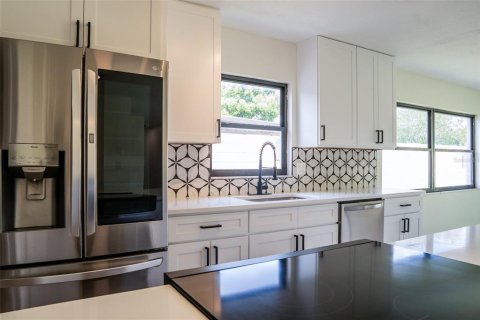 House in Orlando, Florida 3 bedrooms, 162.49 sq.m. № 1813327 - photo 5