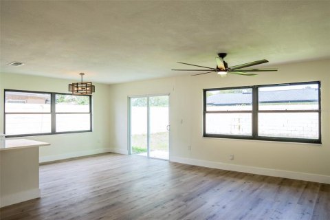 House in Orlando, Florida 3 bedrooms, 162.49 sq.m. № 1813327 - photo 10
