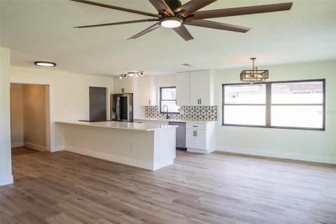 House in Orlando, Florida 3 bedrooms, 162.49 sq.m. № 1813327 - photo 11