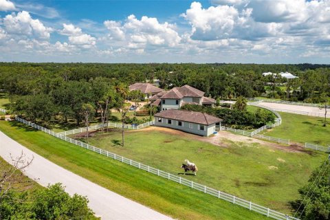 Casa en venta en Bradenton, Florida, 4 dormitorios, 472.87 m2 № 1793972 - foto 3