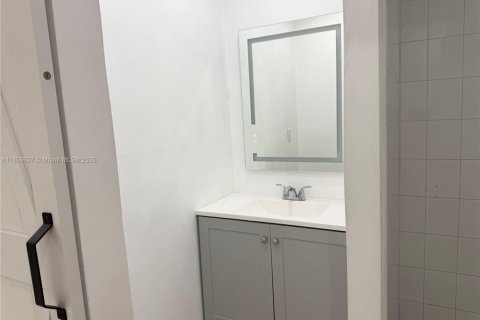 Снять в аренду виллу или дом в Майами, Флорида 3 спальни, 129.69м2, № 1882590 - фото 4