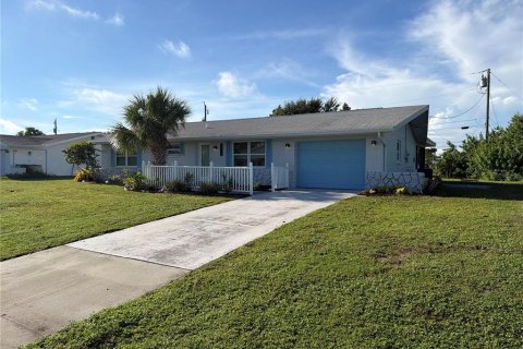 House in Port Charlotte, Florida 2 bedrooms, 135.27 sq.m. № 2354953