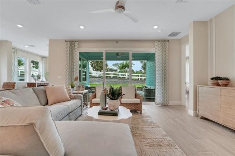House in Lady Lake, Florida 2 bedrooms, 168.34 sq.m. № 1580316 - photo 22
