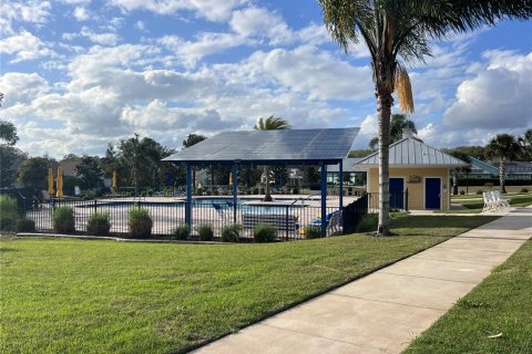 House in Lady Lake, Florida 2 bedrooms, 168.34 sq.m. № 1580316 - photo 4