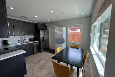 Снять в аренду виллу или дом в Дания-Бич, Флорида 2 спальни, 74.79м2, № 1950892 - фото 2