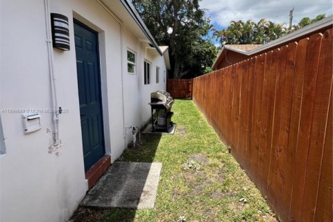 Снять в аренду виллу или дом в Дания-Бич, Флорида 2 спальни, 74.79м2, № 1950892 - фото 7