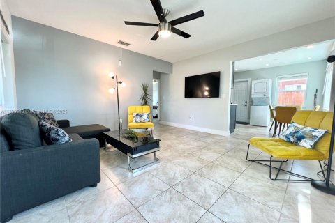 Снять в аренду виллу или дом в Дания-Бич, Флорида 2 спальни, 74.79м2, № 1950892 - фото 3