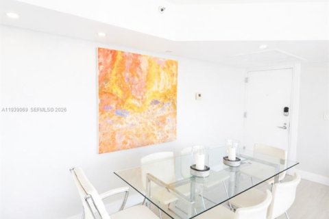 Condo in Miami Beach, Florida, 2 bedrooms  № 1996538 - photo 10