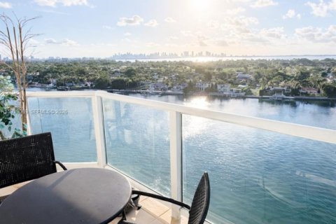 Condo in Miami Beach, Florida, 2 bedrooms  № 1996538 - photo 18