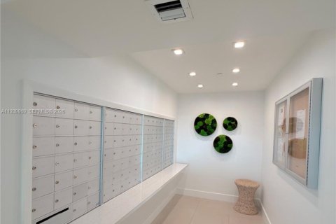 Condo in Miami Beach, Florida, 2 bedrooms  № 1996538 - photo 6