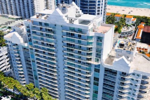 Condo in Miami Beach, Florida, 2 bedrooms  № 1996538 - photo 3