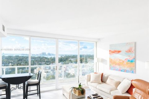 Condo in Miami Beach, Florida, 2 bedrooms  № 1996538 - photo 16