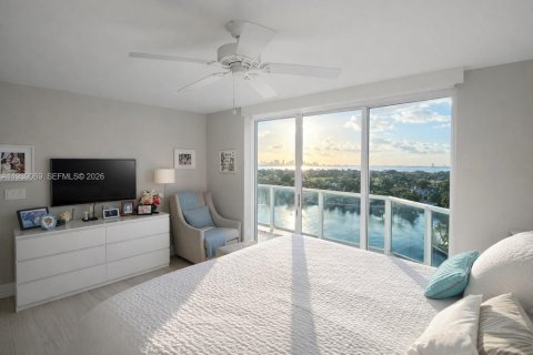 Condo in Miami Beach, Florida, 2 bedrooms  № 1996538 - photo 24