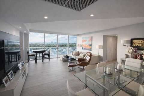 Condo in Miami Beach, Florida, 2 bedrooms  № 1996538 - photo 12