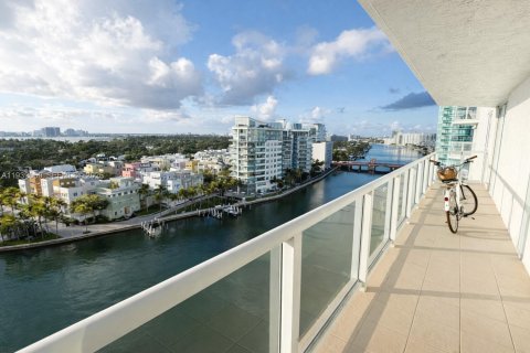 Condo in Miami Beach, Florida, 2 bedrooms  № 1996538 - photo 19