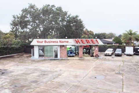 Immobilier commercial à vendre à Miami, Floride № 1942596 - photo 2