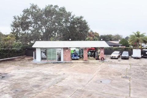 Immobilier commercial à vendre à Miami, Floride № 1942596 - photo 9