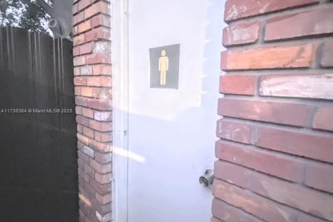 Immobilier commercial à vendre à Miami, Floride № 1942596 - photo 15