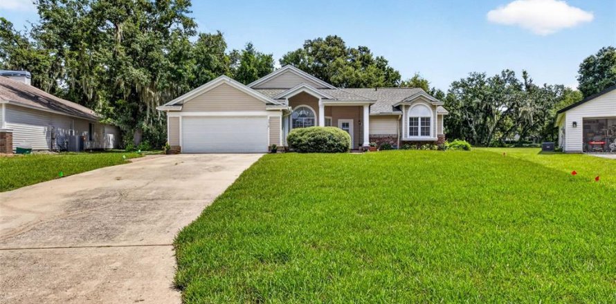 House in Plant City, Florida 3 bedrooms, 168.25 sq.m. № 2350030