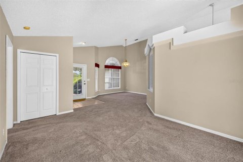 House in Plant City, Florida 3 bedrooms, 168.25 sq.m. № 2350030 - photo 12