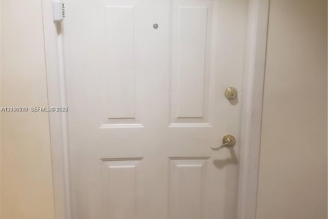 Copropriété à louer à Miami, Floride: 1 chambre, 63.73 m2 № 2414780 - photo 6
