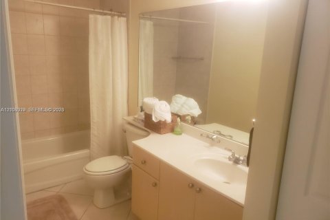 Copropriété à louer à Miami, Floride: 1 chambre, 63.73 m2 № 2414780 - photo 8