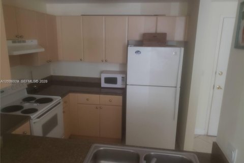 Copropriété à louer à Miami, Floride: 1 chambre, 63.73 m2 № 2414780 - photo 3