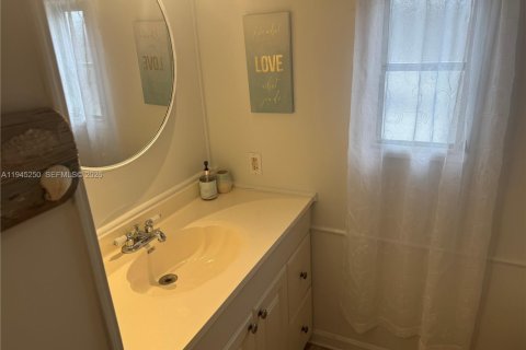 Apartment in Pembroke Park, Florida 2 bedrooms № 2002243 - photo 17