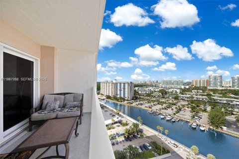 Condominio en venta en Sunny Isles Beach, Florida, 2 dormitorios, 125.42 m2 № 2008790 - foto 4