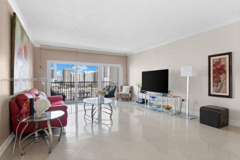 Condominio en venta en Sunny Isles Beach, Florida, 2 dormitorios, 125.42 m2 № 2008790 - foto 10