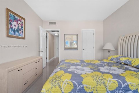 Condominio en venta en Sunny Isles Beach, Florida, 2 dormitorios, 125.42 m2 № 2008790 - foto 14