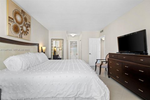 Condominio en venta en Sunny Isles Beach, Florida, 2 dormitorios, 125.42 m2 № 2008790 - foto 17