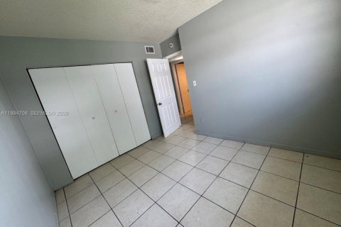 Снять в аренду таунхаус в Вест-Парк, Флорида 2 спальни, 71.35м2, № 2062960 - фото 7