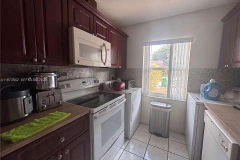Adosado en alquiler en Miami, Florida, 3 dormitorios, 95.5 m2 № 2034079 - foto 6