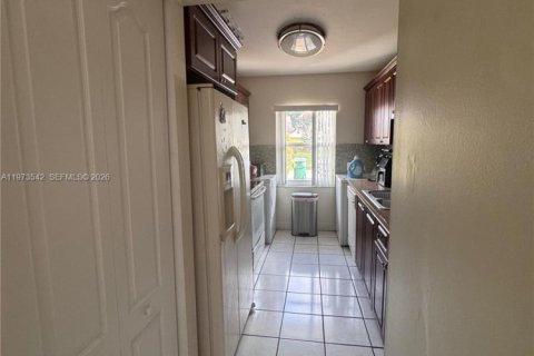 Adosado en alquiler en Miami, Florida, 3 dormitorios, 95.5 m2 № 2034079 - foto 3