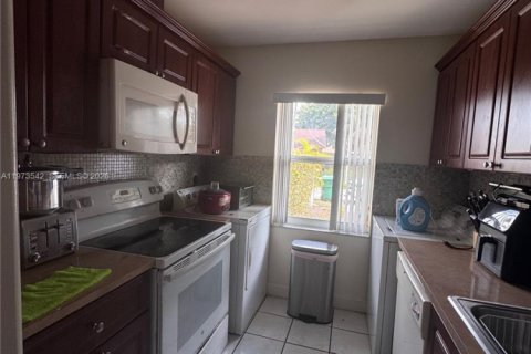 Adosado en alquiler en Miami, Florida, 3 dormitorios, 95.5 m2 № 2034079 - foto 4