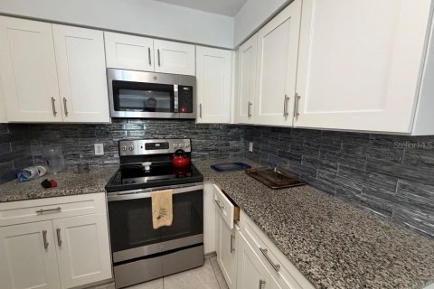 Villa ou maison à louer à Orlando, Floride: 3 chambres, 217.02 m2 № 2119153 - photo 3