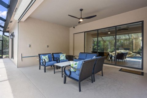 House in Palm City, Florida 3 bedrooms, 237.37 sq.m. № 2175478 - photo 9