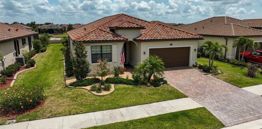 House in Venice, Florida 4 bedrooms, 205.69 sq.m. № 1677922