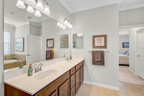 House in Venice, Florida 4 bedrooms, 205.69 sq.m. № 1677922 - photo 18