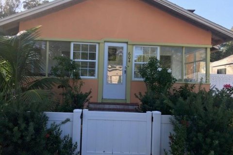 House in Clearwater, Florida 2 bedrooms, 83.61 sq.m. № 1904054 - photo 1