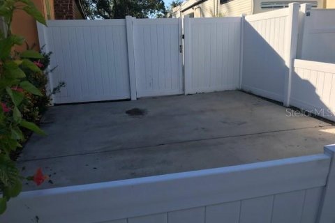 House in Clearwater, Florida 2 bedrooms, 83.61 sq.m. № 1904054 - photo 14