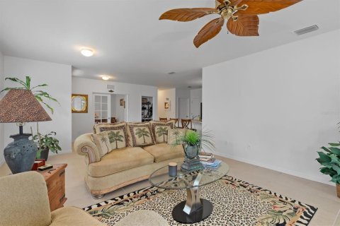 House in Punta Gorda, Florida 2 bedrooms, 140.28 sq.m. № 2091672 - photo 8