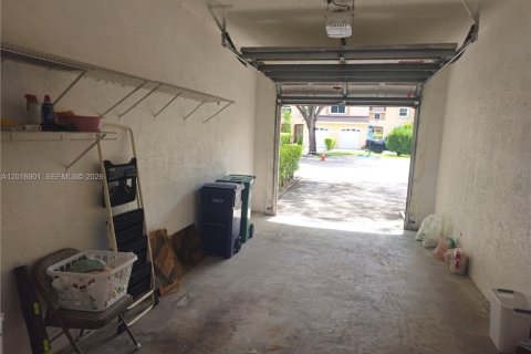 Condo in Miami Lakes, Florida, 3 bedrooms № 2269693 - photo 16
